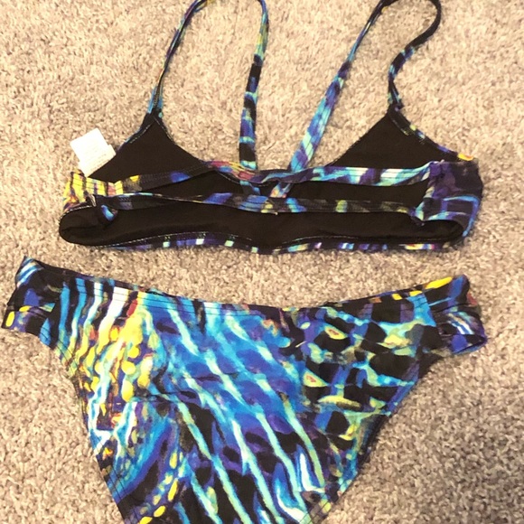 2 PIECE BIKINI SET - Picture 2 of 4